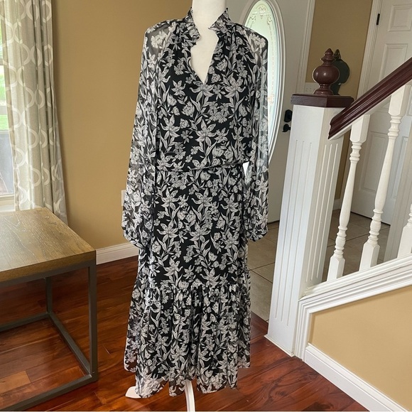Lauren Ralph Lauren, floral peasant dress, elastic waist, sheer sleeve size 12 - Picture 14 of 14